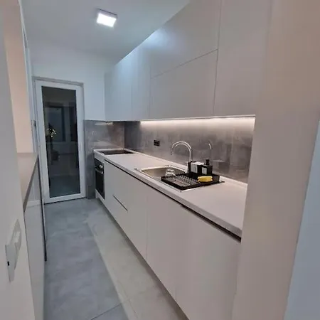 Bright, Modern - 2 Bedroom Apartamento Escópia