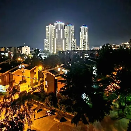 Bright, Modern - 2 Bedroom Апартаменти