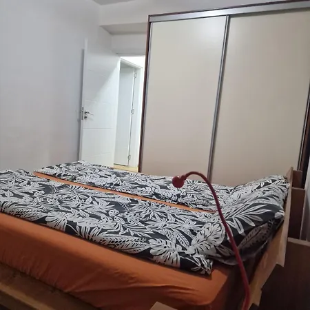 Bright, Modern - 2 Bedroom Escópia