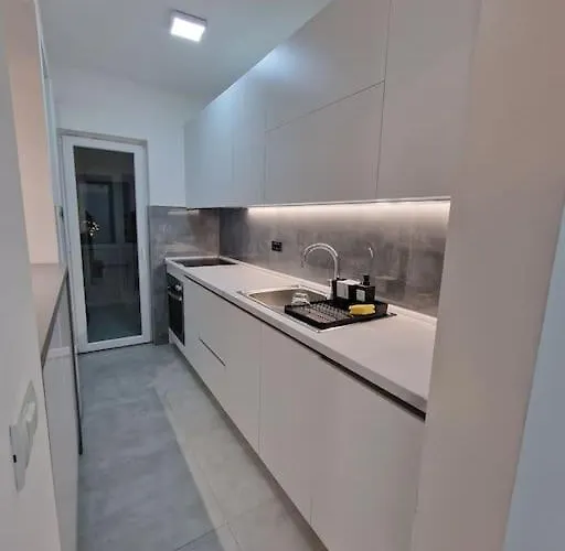 Bright, Modern - 2 Bedroom Apartment Skopje