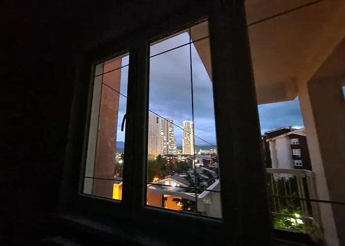 Bright, Modern - 2 Bedroom Apartment