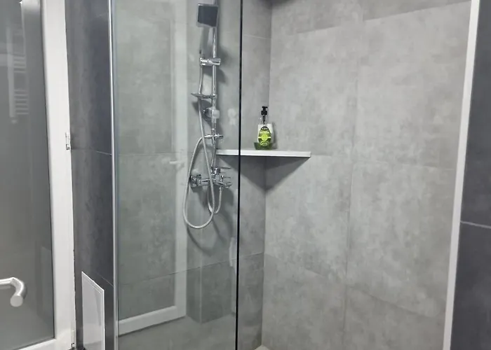 Bright, Modern - 2 Bedroom Apartment