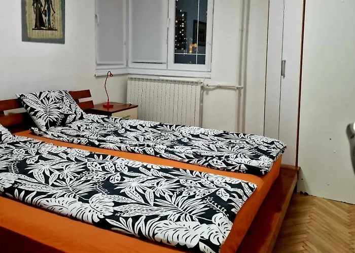 Bright, Modern - 2 Bedroom Apartment