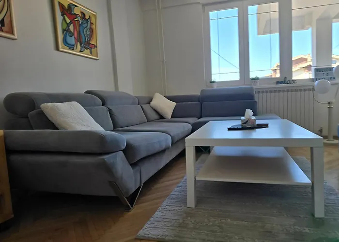 Bright, Modern - 2 Bedroom Skopje